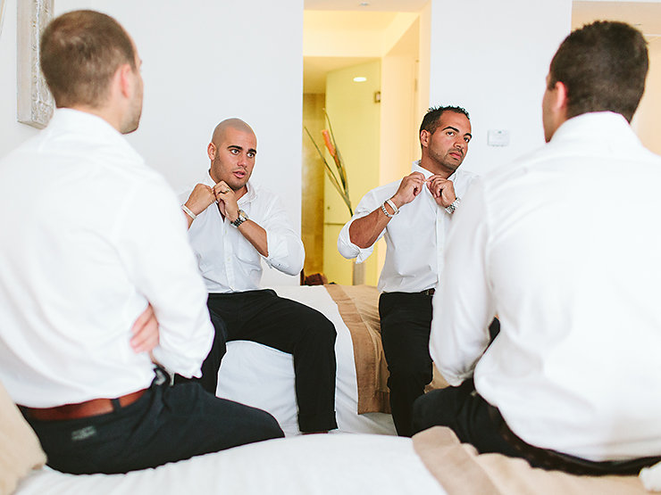 7-Groom-getting-ready-wedding-photography-in-Mexico.jpg