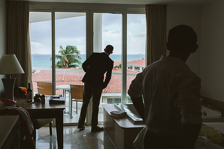 8-Groom-getting-ready-wedding-photography-in-Mexico.jpg