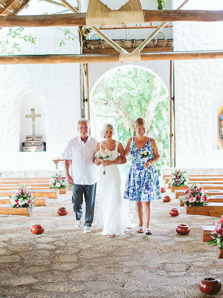 20-Bride-walking-down-the-aisle-in-Mexico.jpg