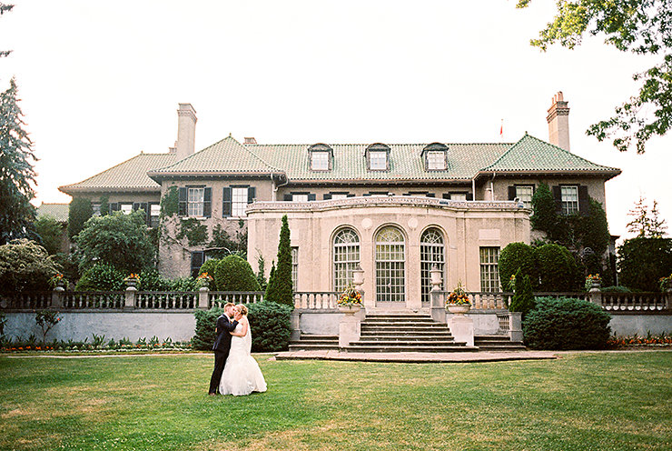 38-Parkwood-Estate-wedding-photo-by-Toronto-photographer.jpg