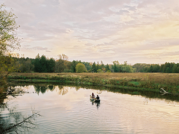 7-Canoe-engagement-photography-pics-by-Toronto-photorapher-on-medium-format-film.jpg